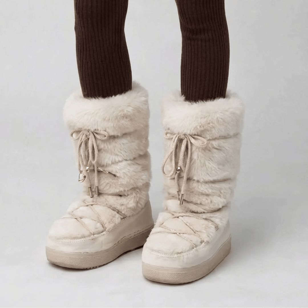 Bottes de neige fourrées femme vues de profil