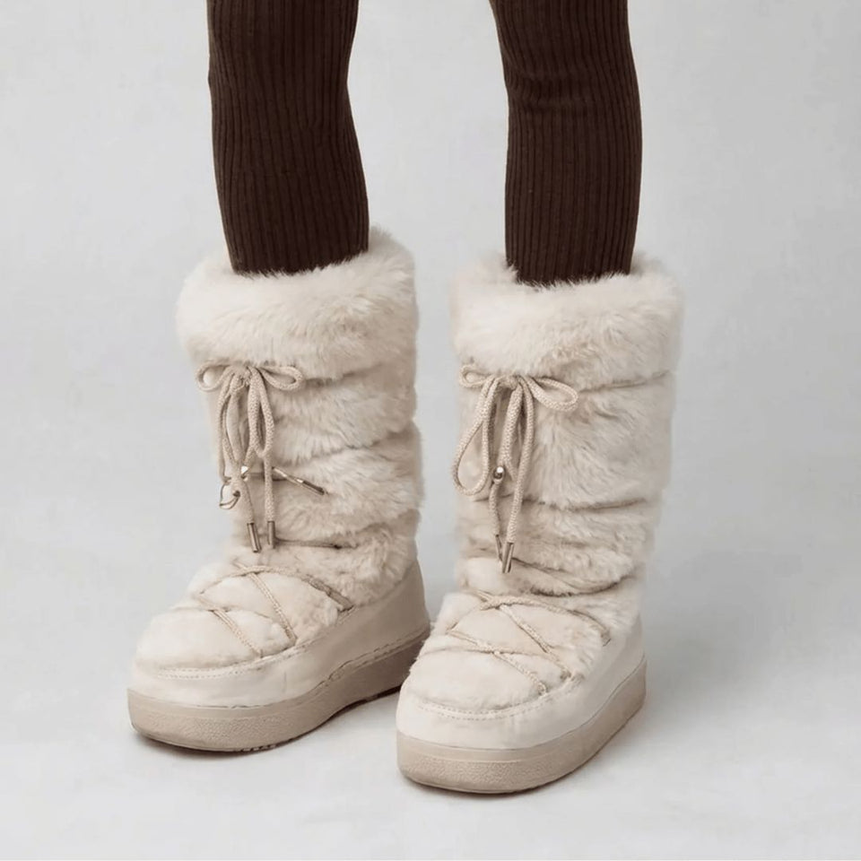 Bottes de neige fourrées femme vues de profil