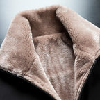 Detail du col montant de la veste coupe-vent homme