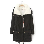Détail de la doublure peluchée intérieure de la parka femme