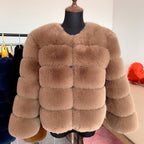 Manteau femme en fausse fourrure noire, vue de face